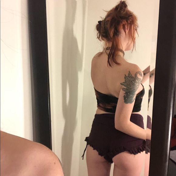 Festival Hooping Stretchy Booty Shorts - Picture 3 of 4